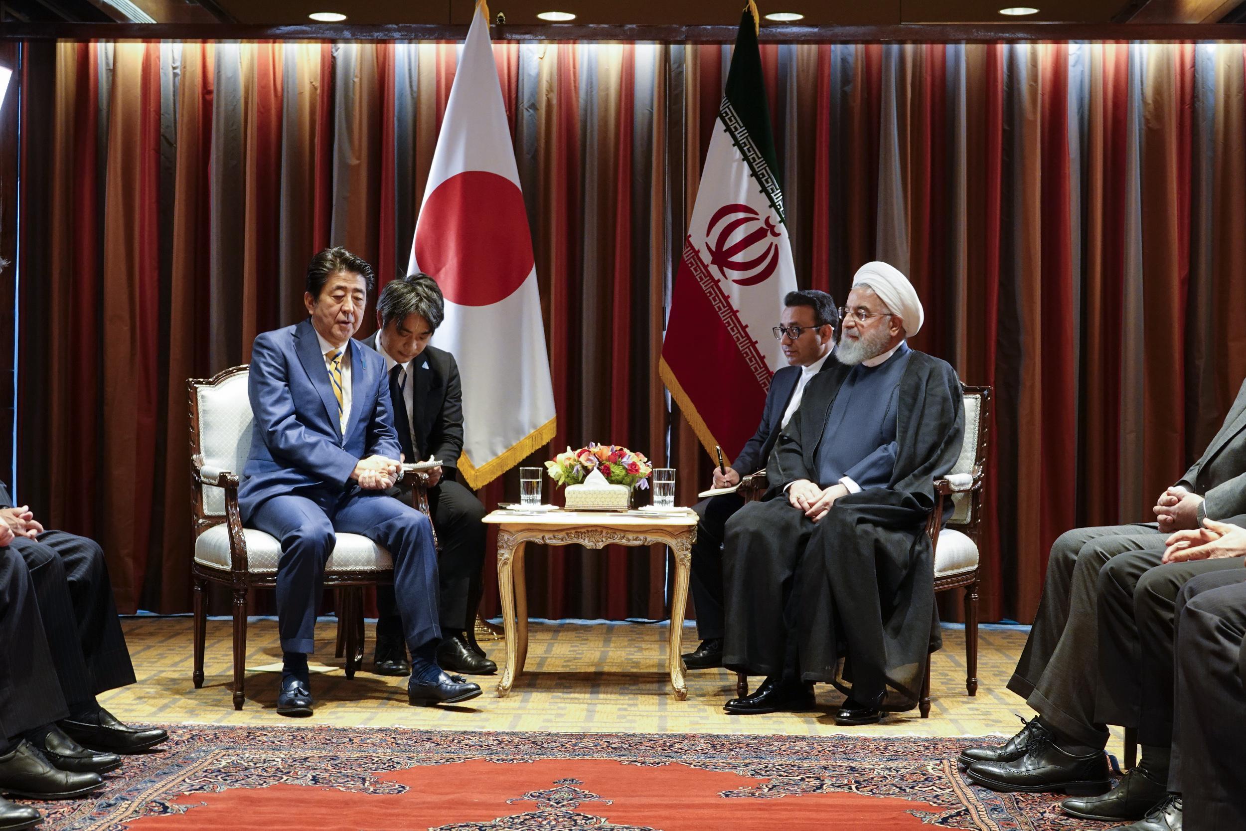写真）安倍晋三首相とイランのロウハニ大統領（9月24日 ニューヨーク）