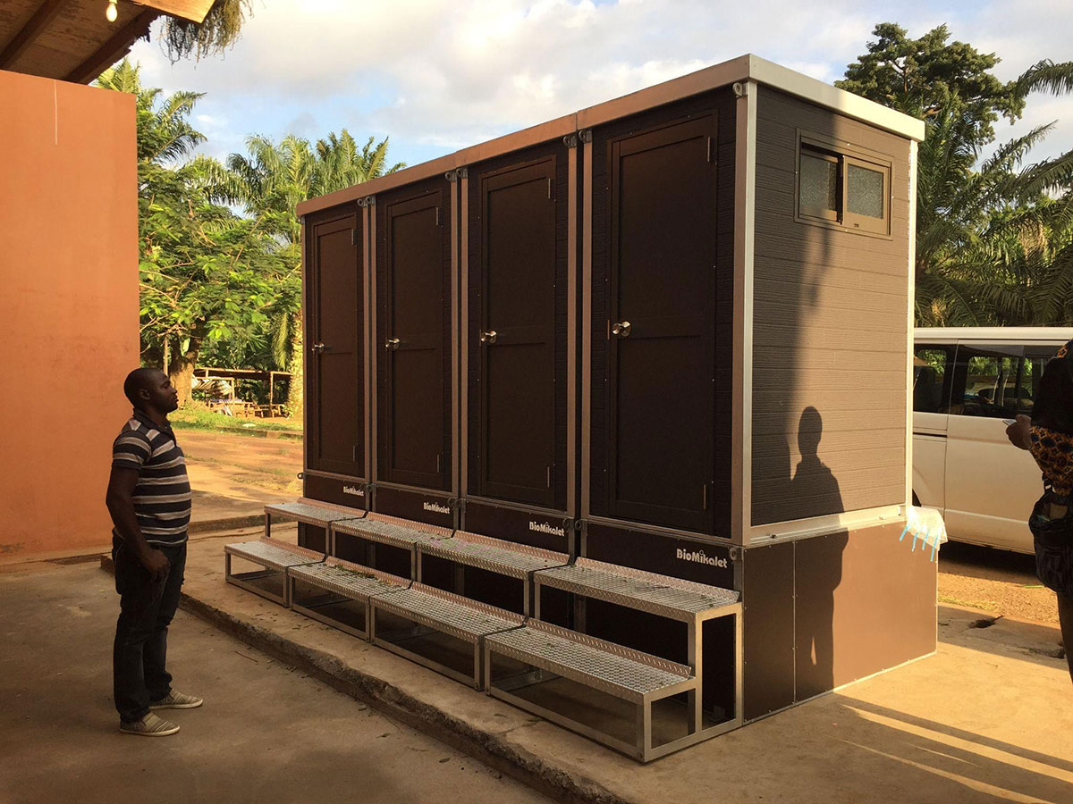 写真）カメルーンの大学内に設置されたバイオトイレ「バイオミカレット®（株式会社ミカサ製）」