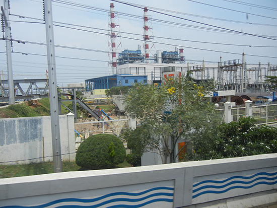 写真5：ジャカルタ北部ムアラカランの火力発電所