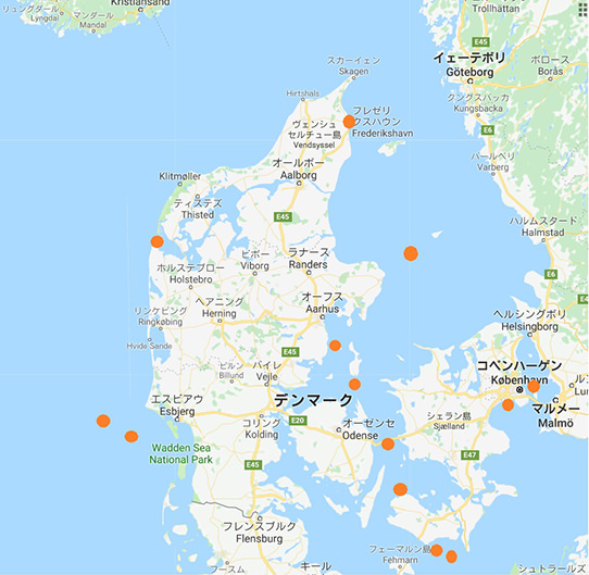 地図）13か所のデンマークで現在稼働中の洋上風力発電所位置（●）