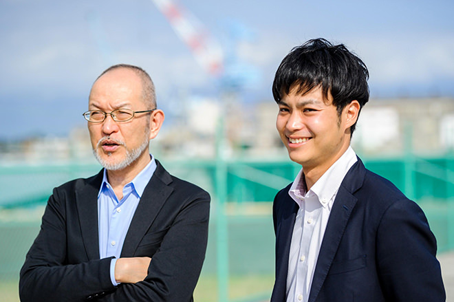 写真）筆者（左）と静岡市役所環境局環境創造課 石川貴之さん（右）