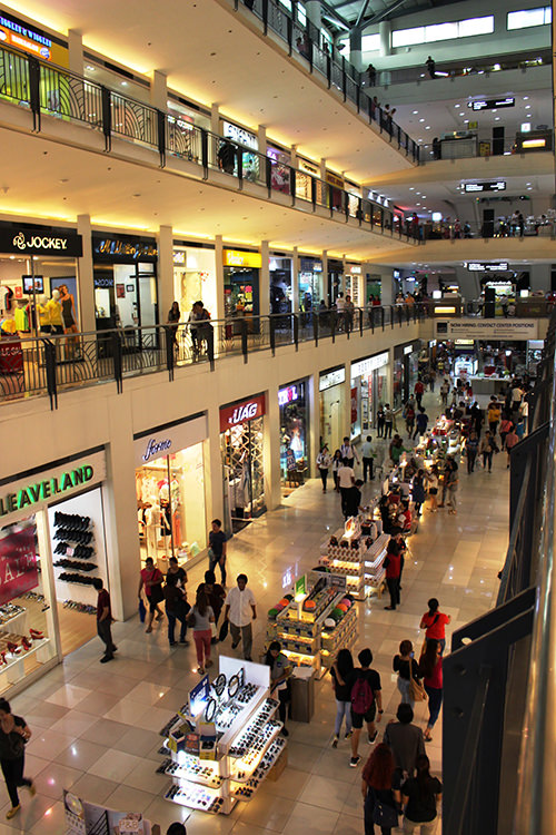 写真）きれいで大規模なショッピングモールがフィリピンにもどんどん増えている
