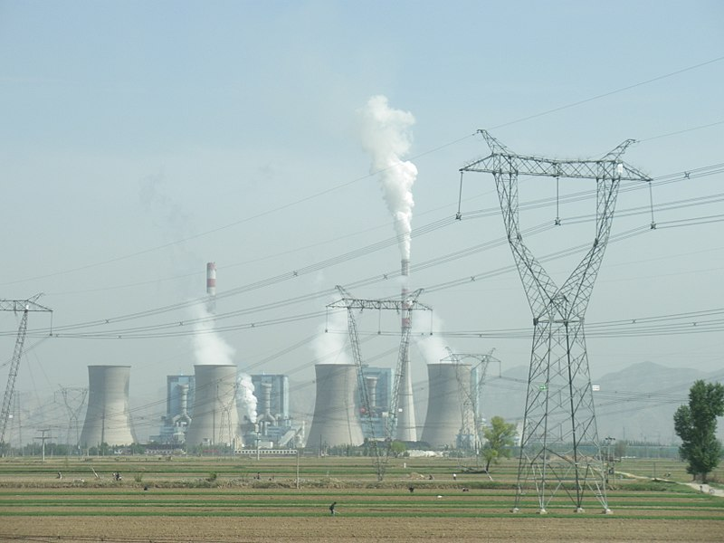 写真）中華人民共和国山西省朔州（さくしゅう）市の石炭火力発電所