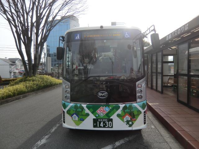 写真）飯田市内を巡回するEVバス
