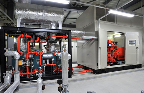 写真）株式会社Jファーム　苫小牧工場　エネルギー棟内　ガスエンジントリジェネレーションシステム