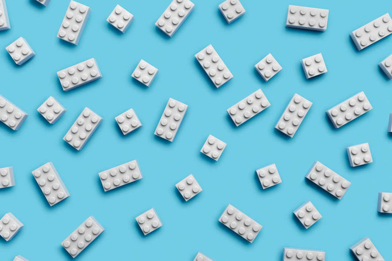写真） レゴ社が発表したペットボトルを再利用したブロックの試作品