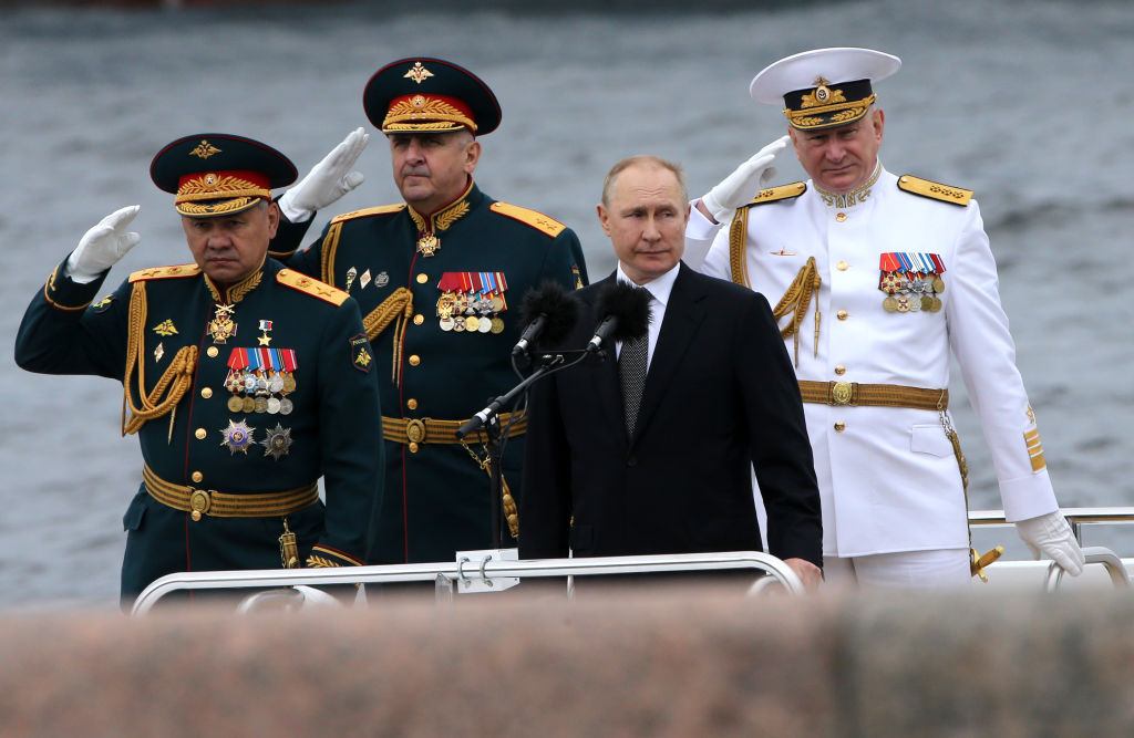 写真）ロシア海軍記念日パレードに出席するプーチン大統領　2022年7月31 日　ロシア・サンクトペテルブルク