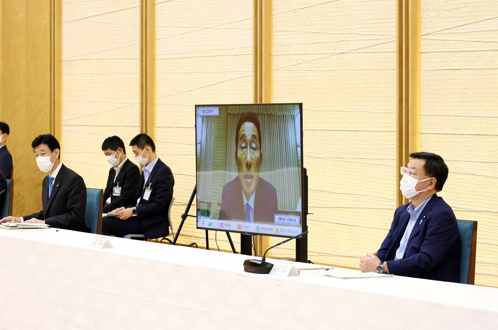 写真) 第2回GX実行会議にリモートで出席し、会議のまとめをおこなう岸田首相　2022年8月24日　東京・千代田区　首相官邸
