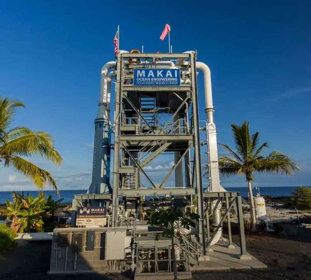 写真）ハワイ島コナの海洋温度差発電実証設備