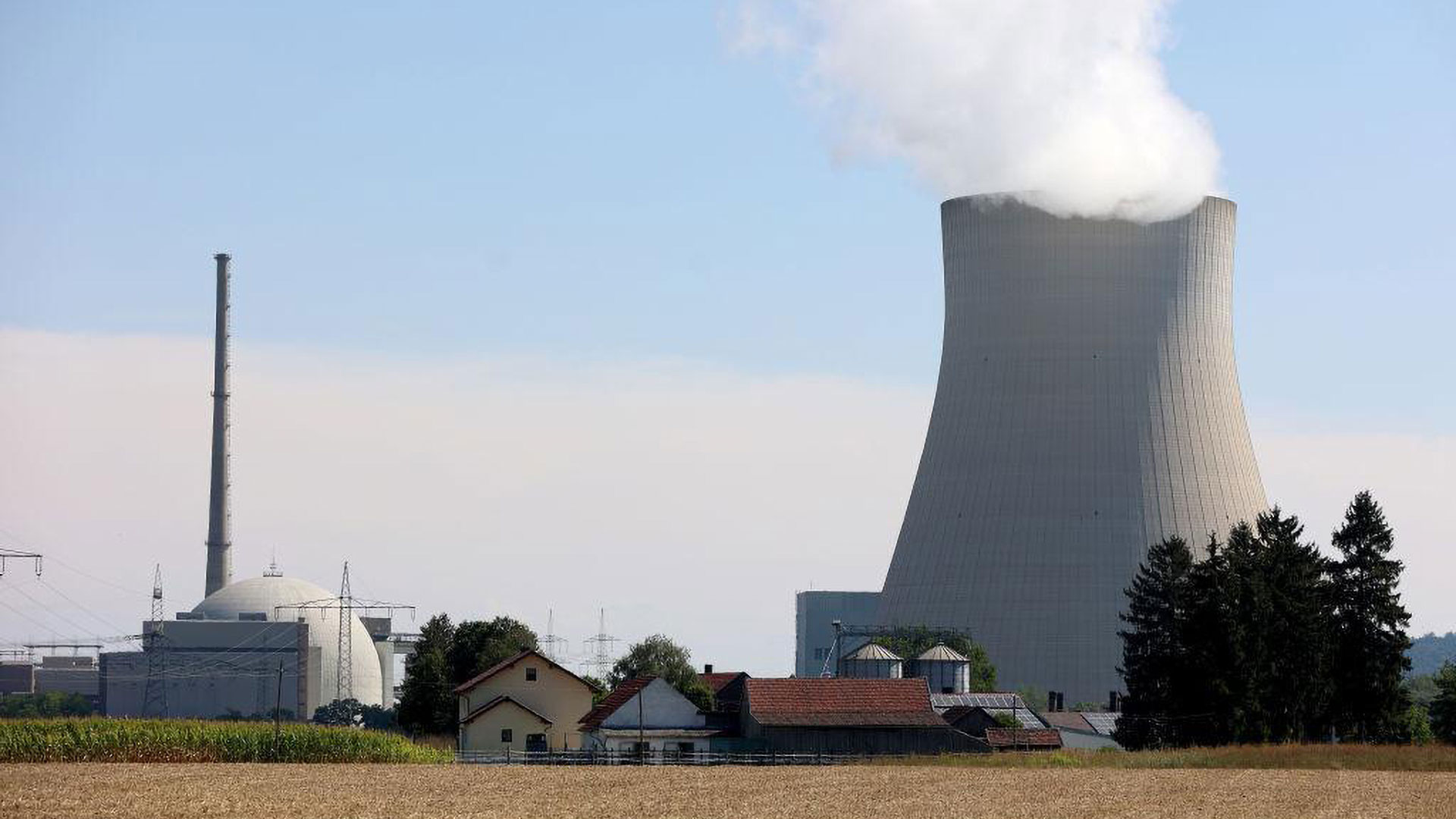写真）イーザル 2　原子力発電所　2022年8月14日　ドイツ・エッセンバッハ