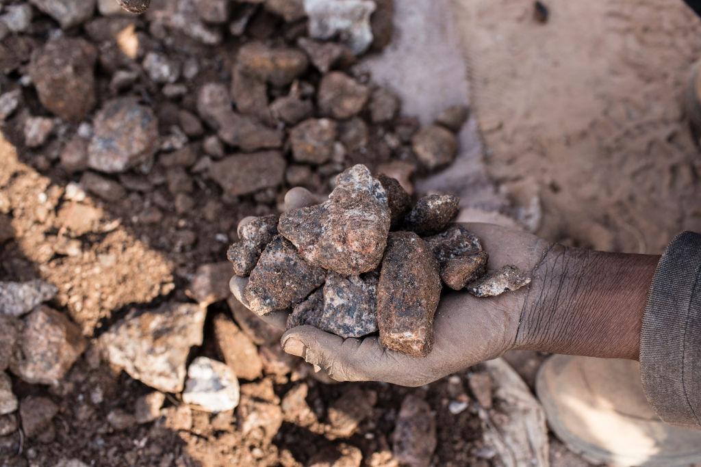 写真) コバルト鉱石  2018年7月13日 コンゴ