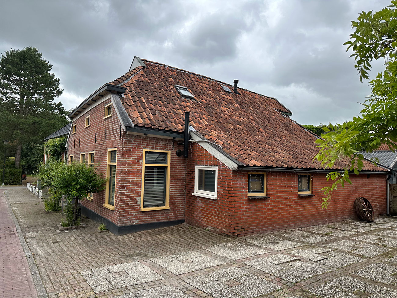 写真）地震により建物の内部の壁などにひびが入った家屋　2023年7月4日オランダ・フローニンゲン州ハイジンゲ（Huizinge）村