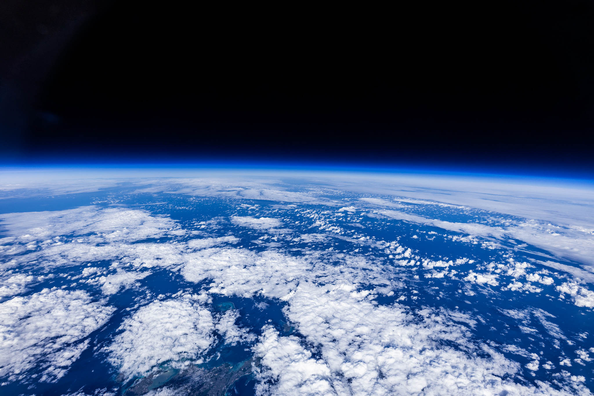 写真）岩谷技研が撮影した成層圏から見た地球