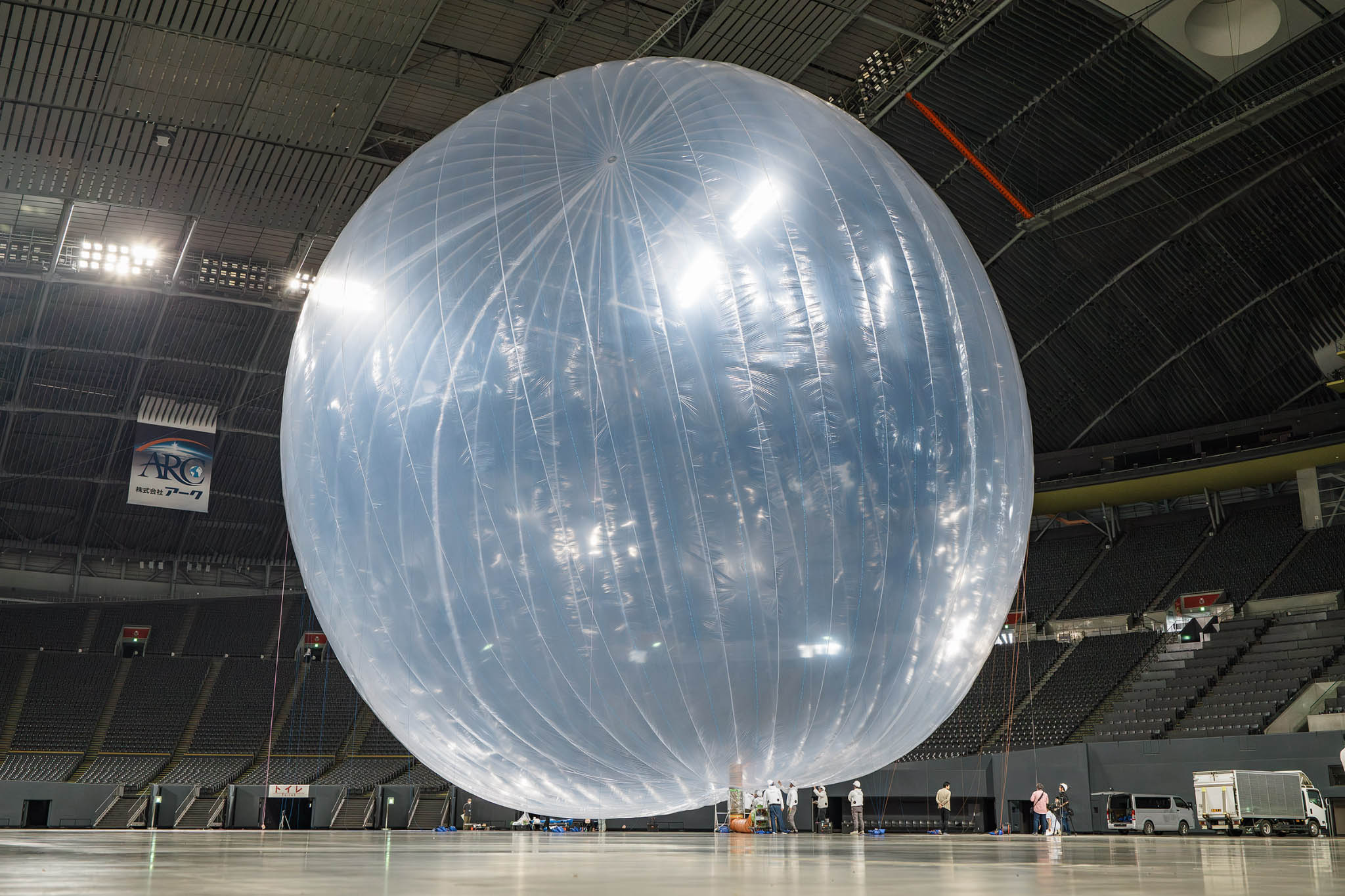 写真）岩谷技研の開発したプラスチック気球