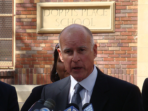 写真1：カリフォルニア州知事のジェリー・ブラウン氏