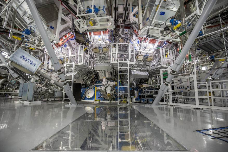 写真）ローレンス・リバモア国立研究所の核融合実験装置