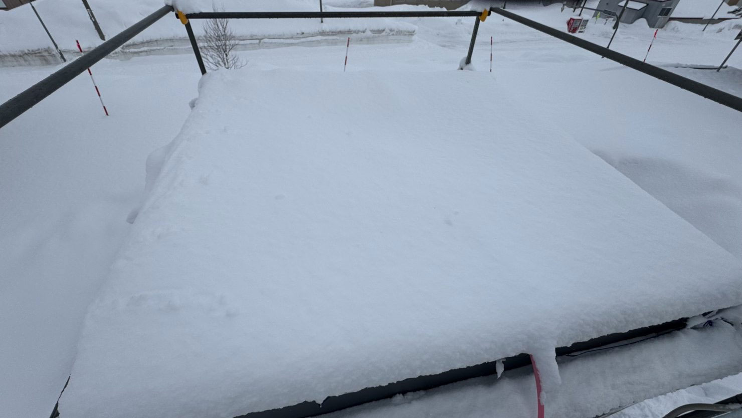 写真）屋根融雪前（積雪量20cm）