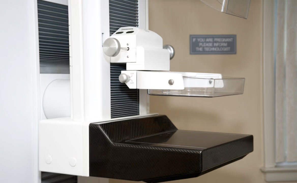 写真）従来のX線マンモグラフィの測定器具