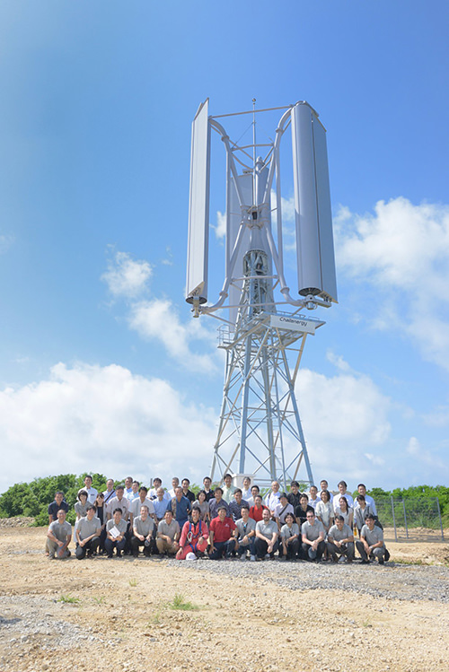 写真）沖縄県石垣市に設置された垂直軸型マグナス式風力発電機（10kW）